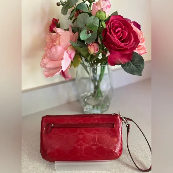 Coach Glossy Embossed Signature Wristlet
Cranberry Patent Leather Red - Picture 3 of 13